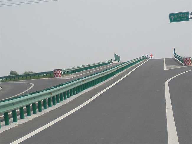 张掖高速公路护栏的材质与规格